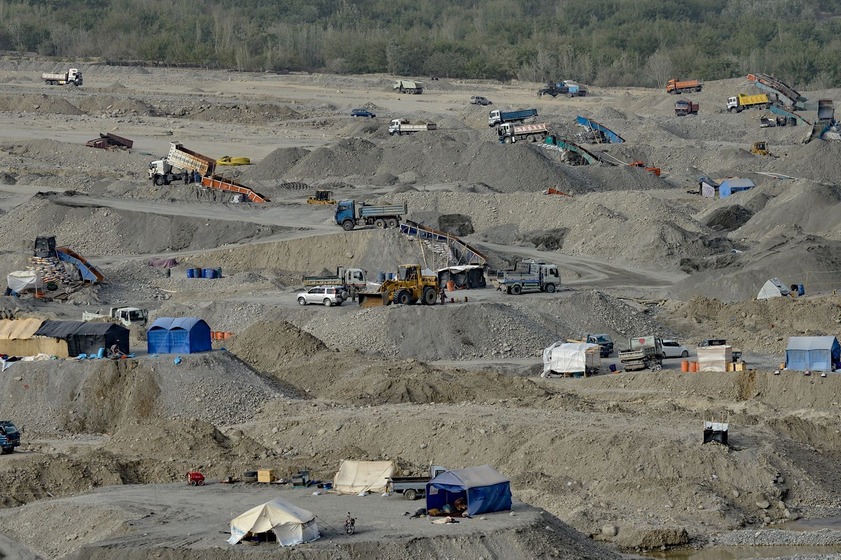 Gold mine power struggle exposes widening rifts inside Taliban ranks